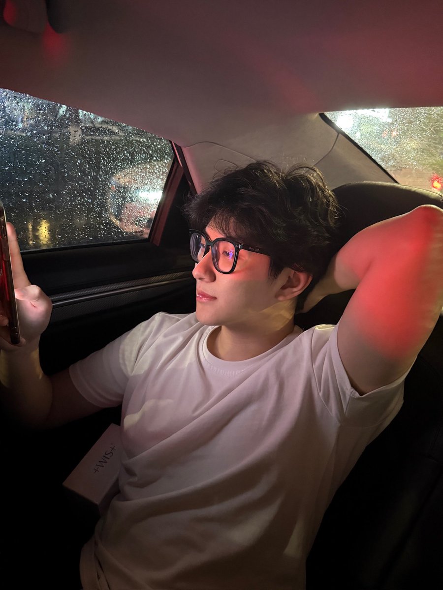 上来就是为了看美女 和 美女聊天的 不是gay🙏