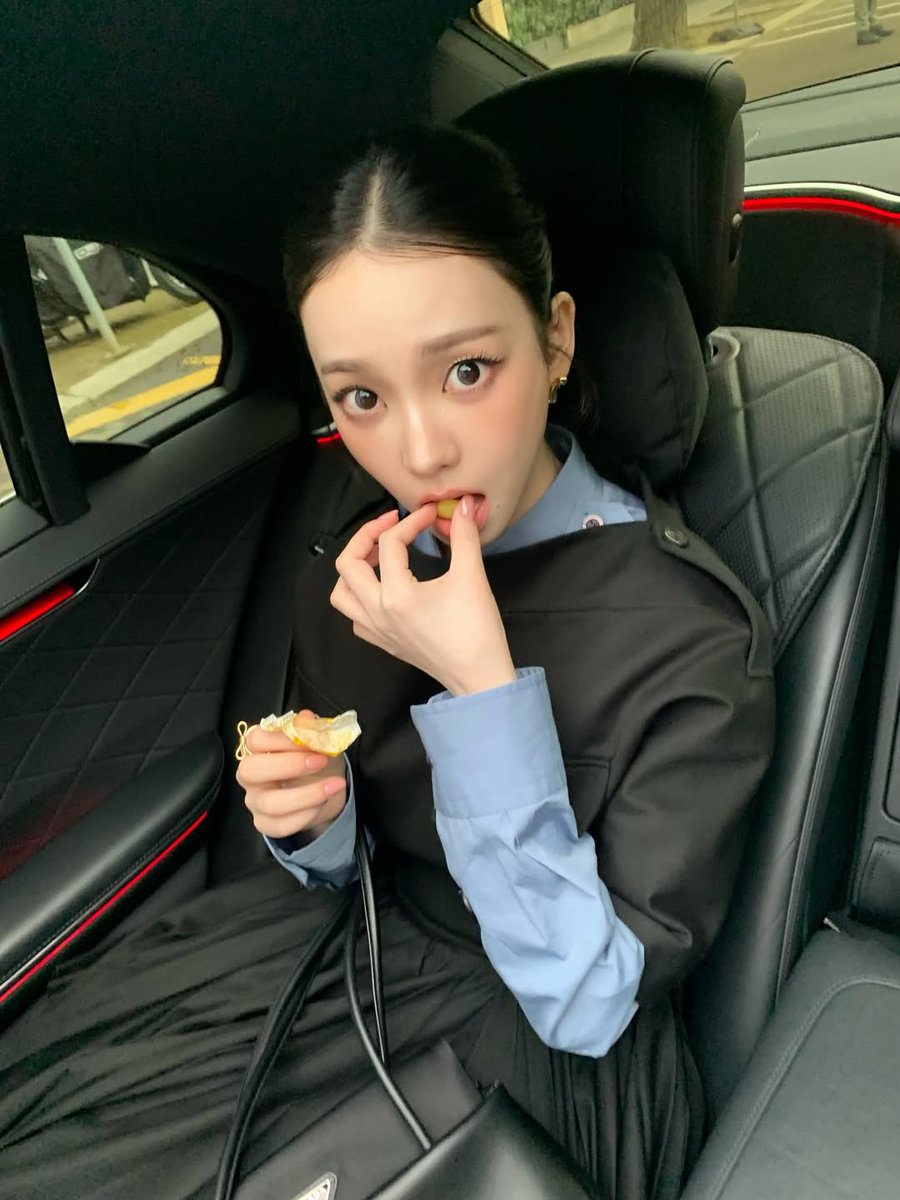 ornniverse's tweet image. ทำอะไรก็น่ารักไปหมดเลยยัยคนนี้

KARINA AT PRADA FW26

 #KarinaxPradaFW26