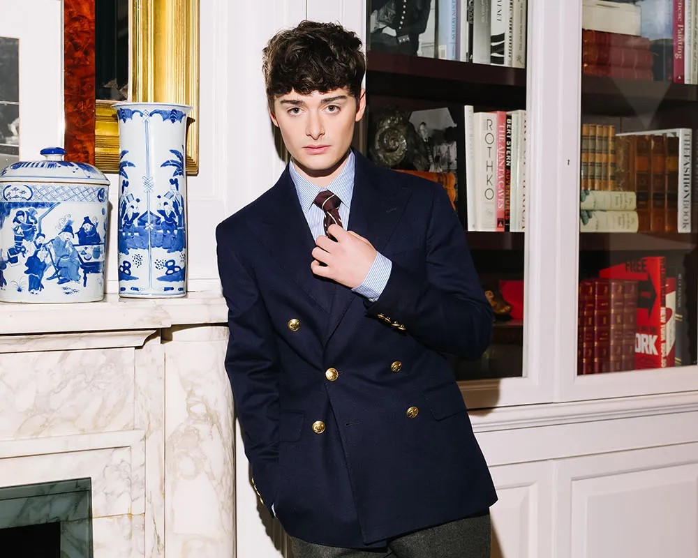 SThingsMeme's tweet image. Noah Schnapp didn’t join the Stranger Things cast on SNL because he was attending the Ralph Lauren fashion show in Italy.