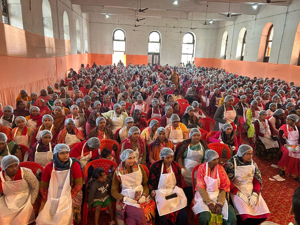UdayChatterje's tweet photo. #Bihar A massive hygiene training drive took place today at Darbhanga, where over 750 street food vendors participated in an intensive workshop organized by FSSAI (Eastern Region) and the Darbhanga Municipal Corporation.
#FSSAITraining #StreetFoodVendor @fssaiindia https://t.co/aAod9SnzLn