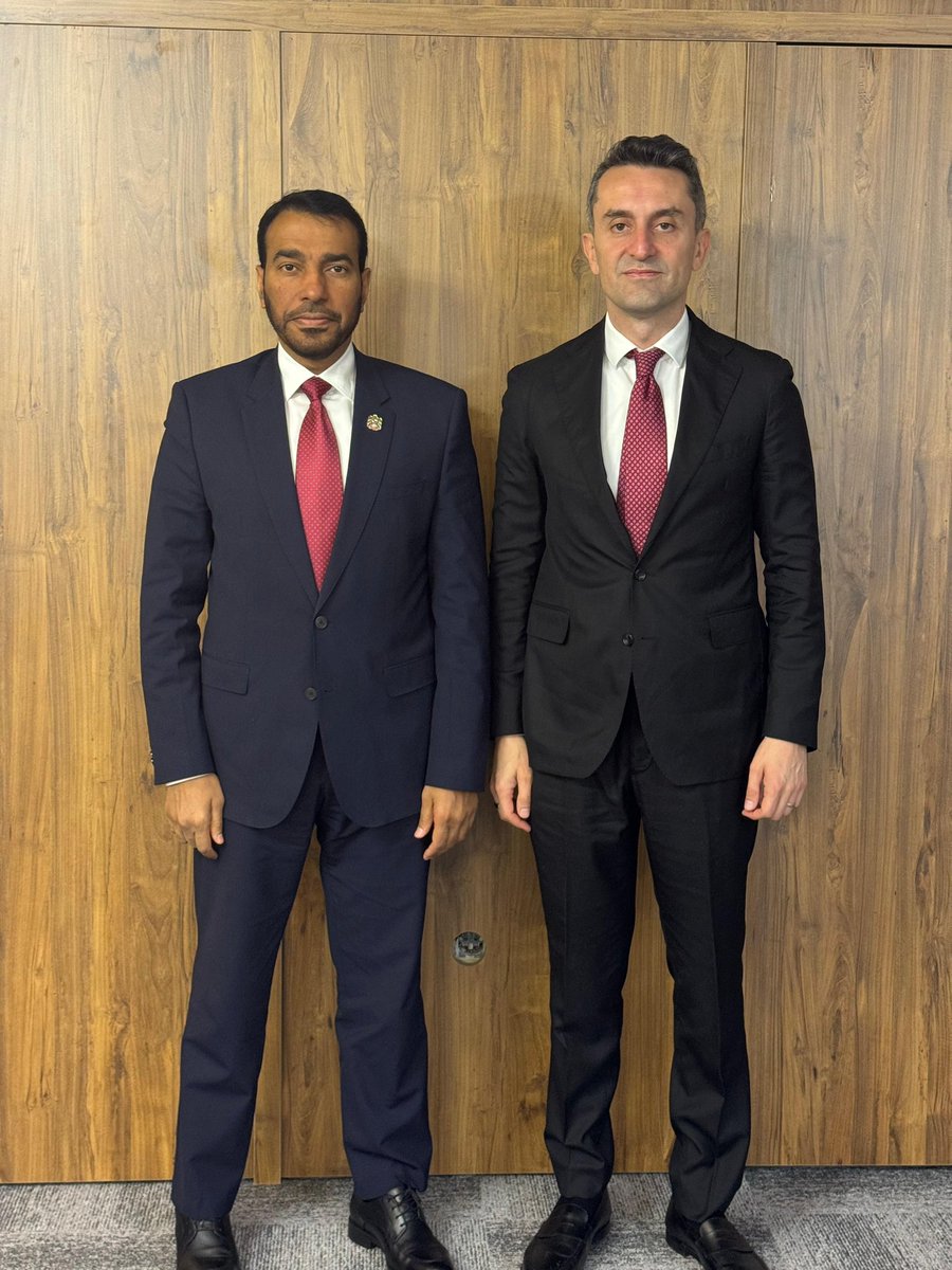 UAEEmbassyANK's tweet photo. Birleşik Arap Emirlikleri Devleti Türkiye Büyükelçisi Ekselansları Saeed Thani Al Dhaheri, Trendyol Başkan Yardımcısı Sayın Ozan Acar ile bir araya geldi. Görüşmede, ortak işbirliğini geliştirme yolları ile karşılıklı ilgi alanına giren çeşitli ekonomik ve ticari konular ele alındı.

التقى سعادة سعيد ثاني الظاهري — سفير الدولة لدى تركيا، مع السيد أوزان أجار، نائب رئيس شركة "ترينديول". وجرى خلال اللقاء بحث سبل وآفاق تعزيز التعاون المشترك، ومناقشة عدد من الموضوعات الاقتصادية والتجارية ذات الاهتمام المتبادل.