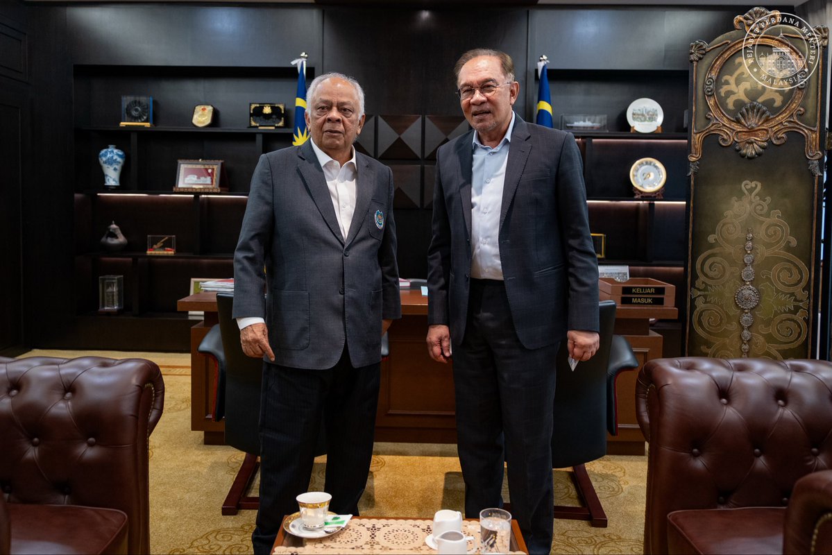 anwaribrahim's tweet image. Menerima kunjungan hormat Presiden Majlis Senator Malaysia Datuk Seri Khairudin E.S. Abd Samad lantas membincangkan peranan Majlis Senator dalam memperkukuh tadbir urus dan pembangunan negara.

Kami turut bertukar pandangan mengenai peranan strategik Majlis Senator dalam…