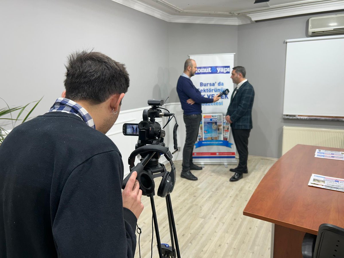 İMO Bursa Çalışma Grubu Başkan Adayı Serdar Atilla Erdem ve İMO Bursa Çalışma Grubu Yönetim Kurulu Adayı Muhammet Yılmaz, Konut ve Yapı gazetesini ziyaret etti.

Nazik ziyaretleri için teşekkür ederiz.