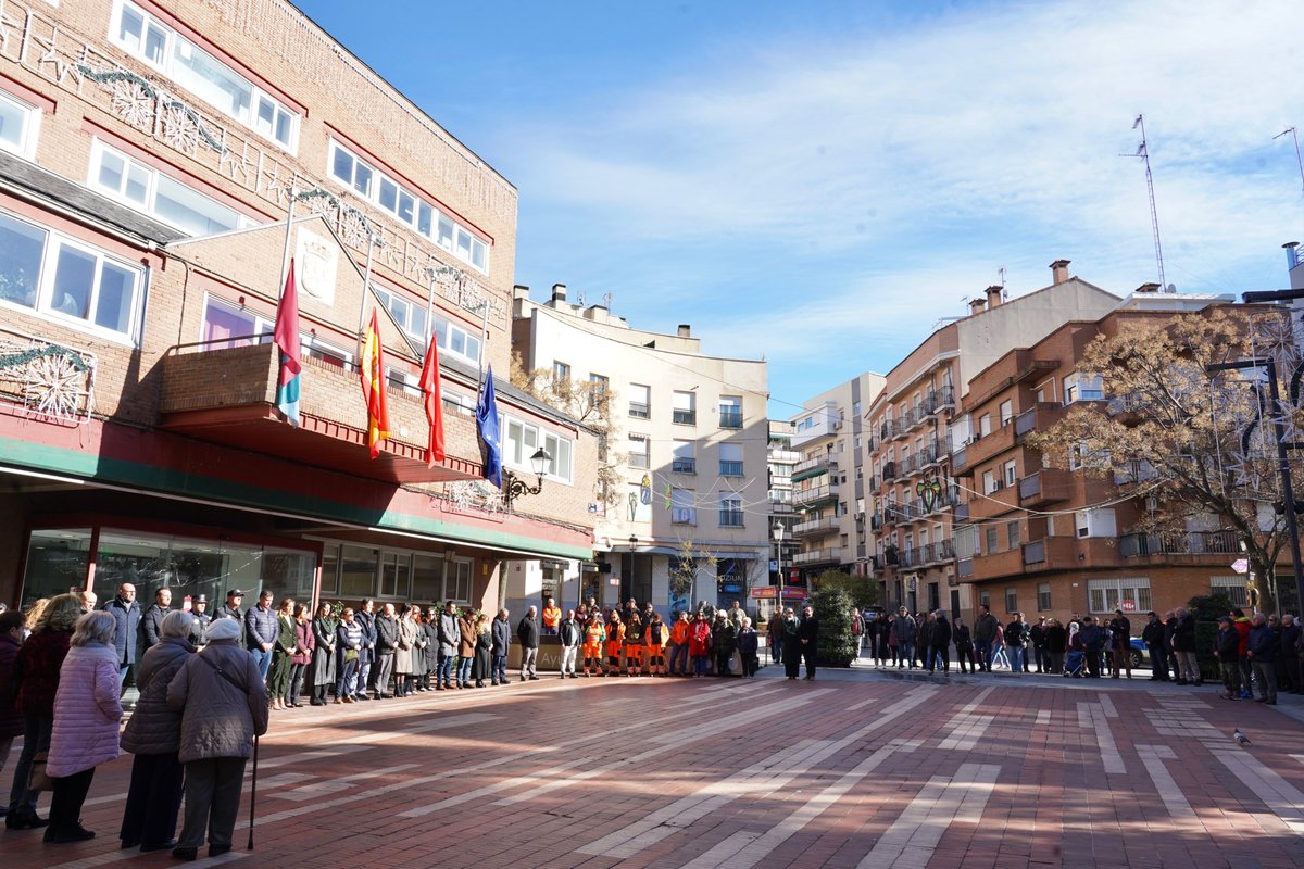 📢#Alcorcón ha guardado hoy 5 minutos de silencio, como muestra de solidaridad y cariño por las víctimas mortales, heridos y familiares del trágico accidente de ferrocarril ocurrido ayer domingo en Adamuz (Córdoba)