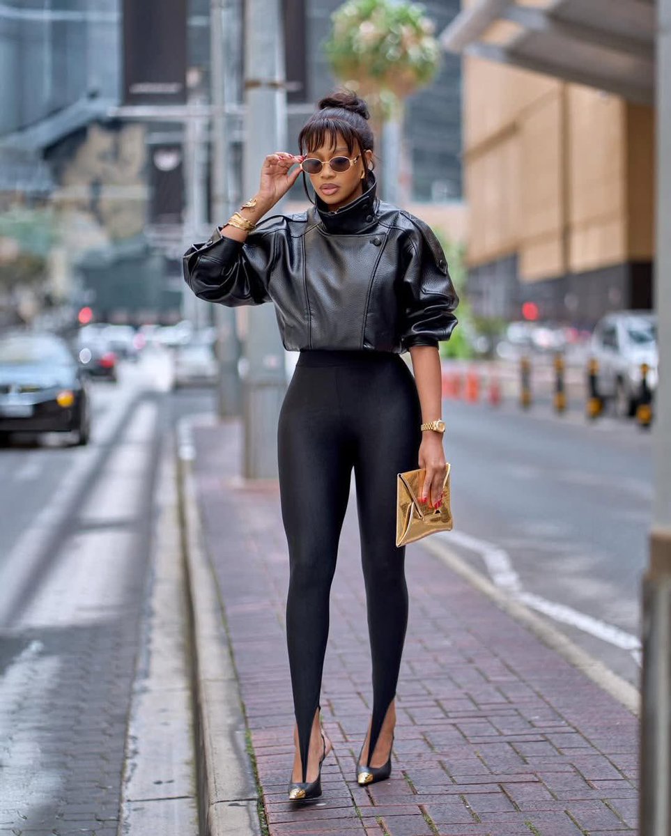 Lee_Raa_Tuu's tweet photo. Revenge body for her dead husband, oh Ratile my dear. You look gorgeous.🤍 https://t.co/r3U0cpTbcN