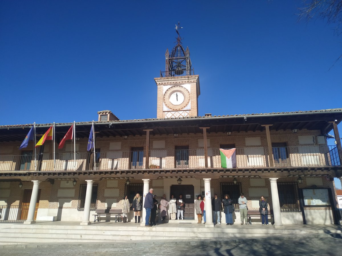 Casarrubuelos secunda el minuto de silencio convocado por la <a href="/FedMMadrid/">FMM</a> y la <a href="/fempcomunica/">FEMP</a> en memoria de las víctimas del trágico accidente ferroviario ocurrido ayer en #Adamuz (Córdoba). Nuestras sinceras condolencias a las familias y allegados. Todo nuestro apoyo a los heridos