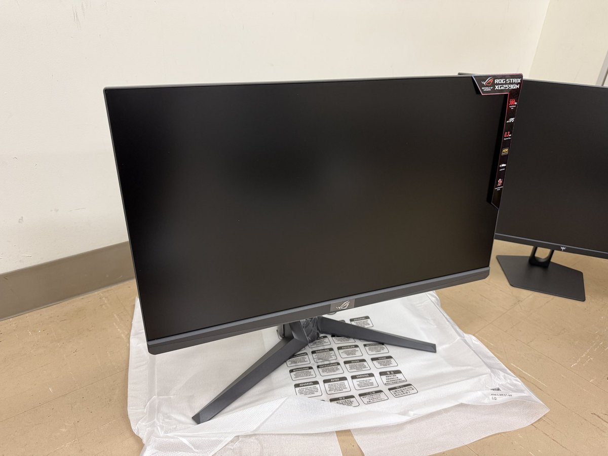 jimi2sei1's tweet photo. 画像雑でごめんなさい
本日着弾しました!ROG STRIX XG259QN!
まさかPCワンズさんのリポスト企画で当選するなんて…オーバースペック気味だからVGA載せ替えも考えないと🤔
こんな高価なお年玉ありがとうございます!
#PCONES https://t.co/WjQXbqXDRn