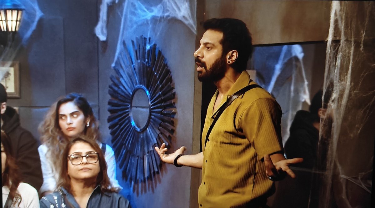 Nikal sakta nahi mein, nikal koi sakta nahi mujhe.. ab bol kaha niklu? Kaha niklu?

1YR OF KVM BB LEGACY