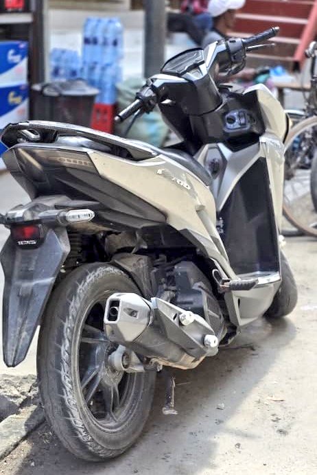 Eng_Matarra's tweet image. HONDA VARIOO 🔥 🔥 

#Chassis No.

▪️Cc. 160
▪️Year 2022
▪️Petrol ⛽️ auto
▪️Full Documents ✅️ 

#BEI - 3.5M

IPO DAR 
NIKO NAYO 24HRS OFISINI 

CALL 📞 📲-0793022184
WHATSAPP-0719542184