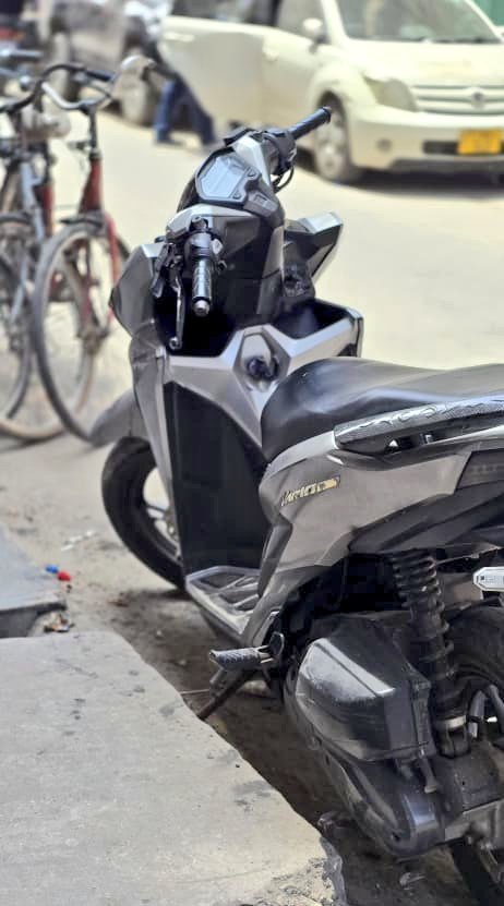 Eng_Matarra's tweet image. HONDA VARIOO 🔥 🔥 

#Chassis No.

▪️Cc. 160
▪️Year 2022
▪️Petrol ⛽️ auto
▪️Full Documents ✅️ 

#BEI - 3.5M

IPO DAR 
NIKO NAYO 24HRS OFISINI 

CALL 📞 📲-0793022184
WHATSAPP-0719542184