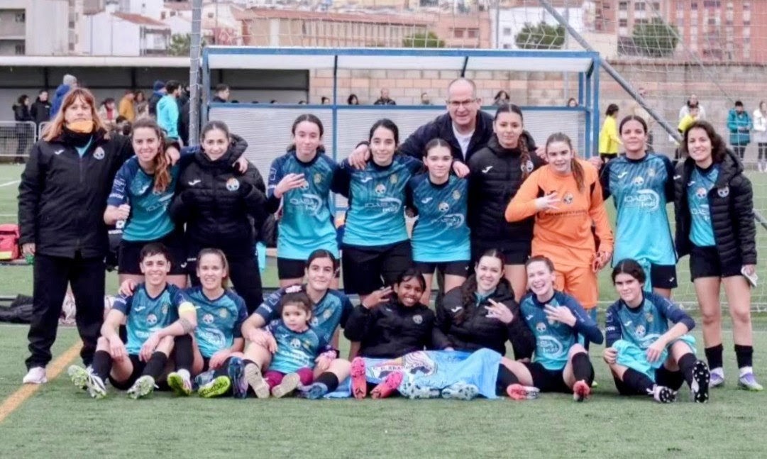 Diegoamartin13's tweet image. 🟠 FÚTBOL

⚽ Nueva victoria del equipo senior femenino del @RiberCD tras doblegar a @CD_Cuellar en Los Anexos (4️⃣-0️⃣)

▶️ Las #azulonas suman el 2️⃣' triunfo del año con doblete de Paloma y otro tanto de Lorena para mantener el 3️⃣' puesto en la tabla (2️⃣8️⃣ puntos)

📊 Resultados…