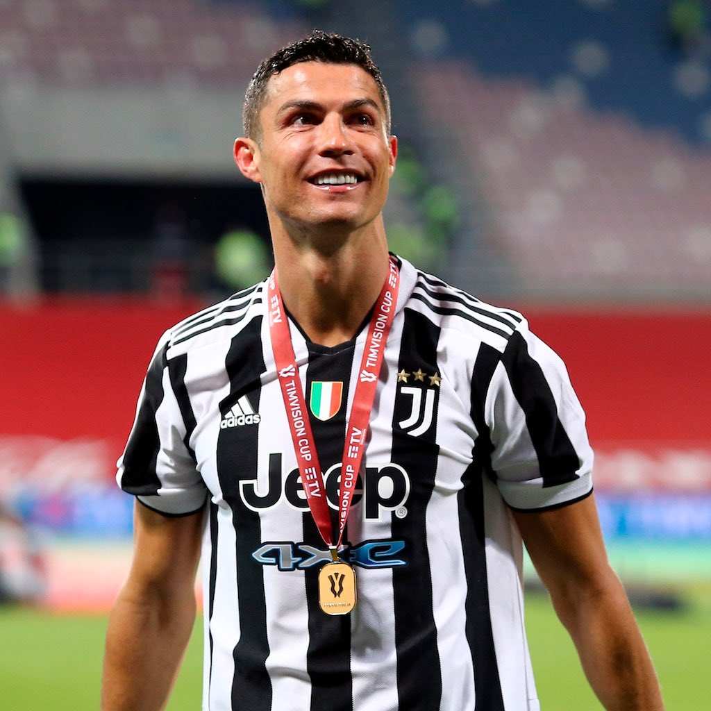 SoyCalcio_'s tweet image. 💰 OJO | Cristiano Ronaldo le ha ganado el juicio a la Juventus sobre los 9.7M€ que no recibió durante la época del Covid y que le reclamaba a los 'bianconeri'.

Ese dinero ya no lo podrá recuperar la Juve y encima le tendrán que pagar 80.000€ de los costes del juicio al…