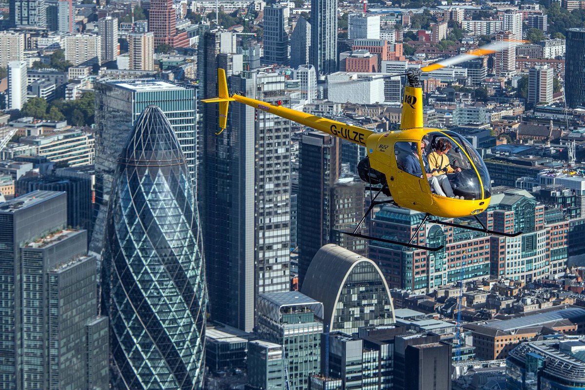 HQAviation's tweet photo. Some AMAZING shots of our lovely R22 helicopter buzzing over London ☀️

@Robinson_Heli https://t.co/IDzF9hGIB6