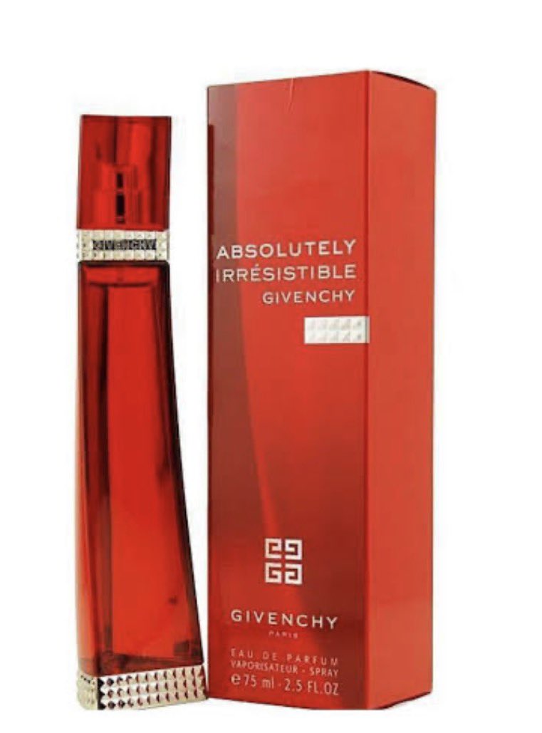 Hayatım boyunca vazgeçmeyeceğim üç kokudur. İmkanım olsa helikopterle havadan tüm dünyaya sıkardım. Herkes böyle koksun bana ne 😂✨