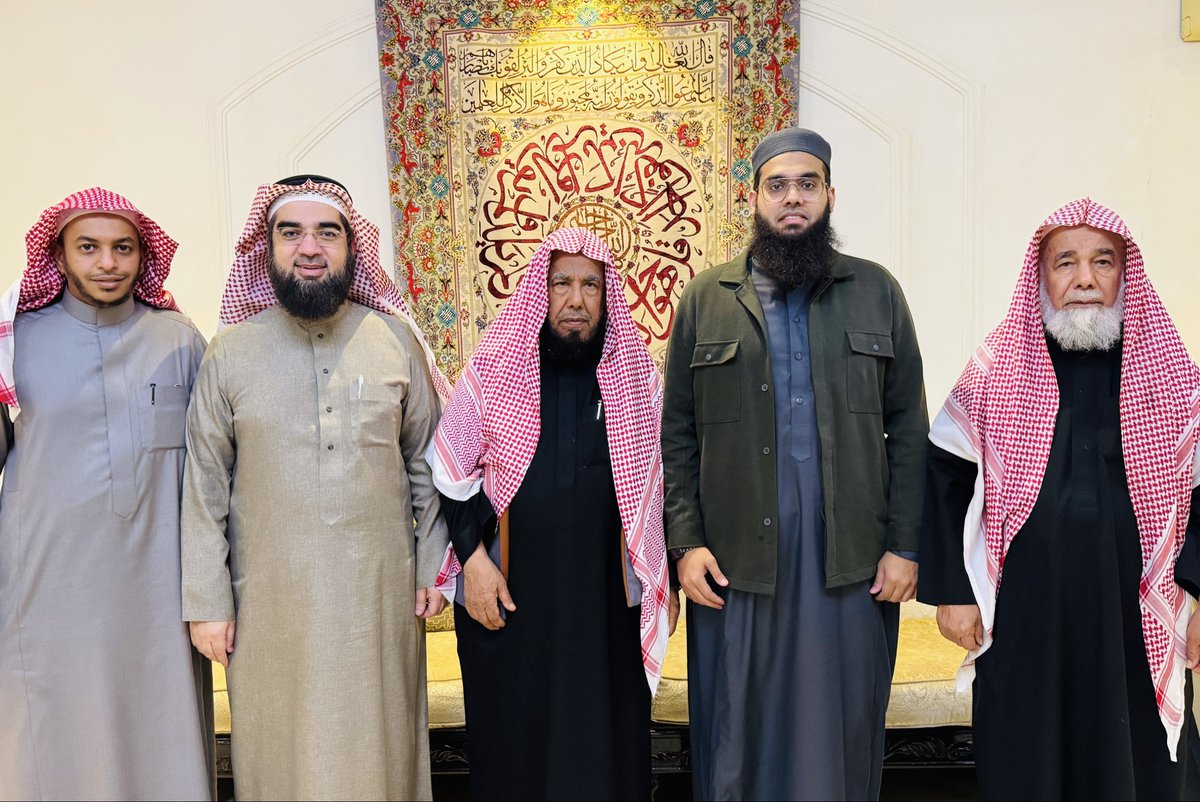 muftishamail's tweet image. في رحابِ العلمِ والفضل بـ #السعودية 🇸🇦، غمرنا كرمُ الضيافةِ ولطافة الاستقبال في مجلس معالي الشيخ د. عبدالله بن محمد المطلق (عضو هيئة كبار العلماء)، وفضيلة الشيخ خلف بن محمد المطلق (عضو الإفتاء باللجنة الدائمة).
​كانت ليلةً حفّها الأنسُ، وازدانت بفيضٍ من النصائح الغالية والتوجيهات…