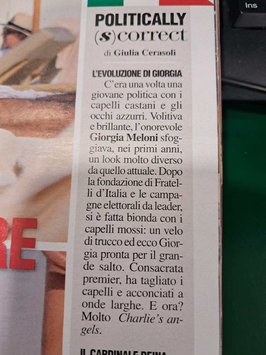 Sul settimanale  chi <a href="/gruppomondadori/">Gruppo Mondadori</a> si scive del nuovo look della premier <a href="/GiorgiaMeloni/">Giorgia Meloni</a> .
Acconciatura alla @charlieangels