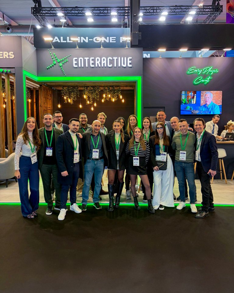 Enteractive tweet media