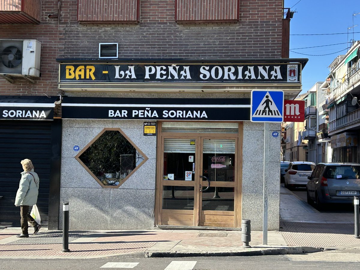 ConoceOtroMad's tweet image. No os queremos dar envidia, pero estamos disfrutando de una de las mejores bravas de Madrid, las de la Peña Soriana de Usera que este año están de cumpleaños especial, setenta años desde que en 1956 abriesen sus puertas por primera vez. ¡De las mejores patatas de Madrid!