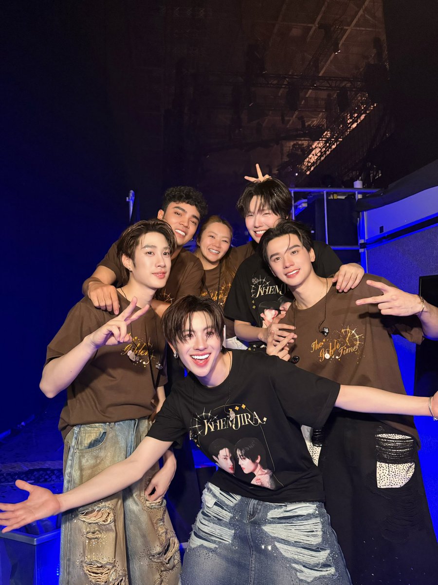 Ize6's tweet image. เก่งกันมากๆเลยเด็กๆทั้ง 4 คน ทำเต็มที่กันมากๆ ดีใจที่ได้เห็นน้องๆได้ทำตามฝันคือการได้มีคอนเสิร์ตของตัวที่เองอิมแพค และเห็นคนที่ซัพพอร์ตพวกหนูเยอะขนาดนี้ พัฒนากันต่อไปน้า ❤️