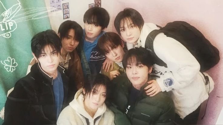 be6mis's tweet image. it is officially the 20th here where i live, happy 1st anniversary to my biggest plot twist 🥹🫶🏻 im so thankful that i met them in a time where i felt like my entire world is falling apart. i love you, my dearest seven.