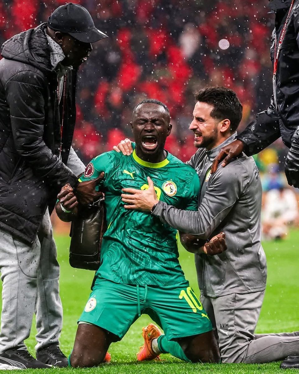 Baah le football est magique, bravo vraiment felicitations les gas. Bien evidement on a suivi des sequences incroyables hier mais bon Dieu a trancè face à l’injustice. Sadio manè est un vrai leader et guerrier merci aux blacks mamba @ one love.