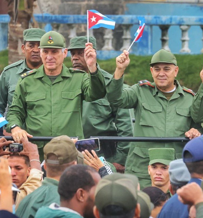 🇨🇺| Presidente Miguel Díaz-Canel Bermúdez:

"No hay rendición ni claudicación posibles, como tampoco ningún tipo de entendimiento sobre la base de la coerción o la intimidación".