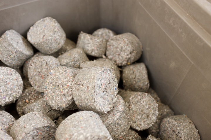 Struggling with limited storage space for shredded banknotes? We can support you. 

Our Online Briquetting System (OBS) expertly extracts shredded cotton banknotes from sorters and offline destruction, transforming them into compact briquettes. 

bit.ly/3LNr7PJ