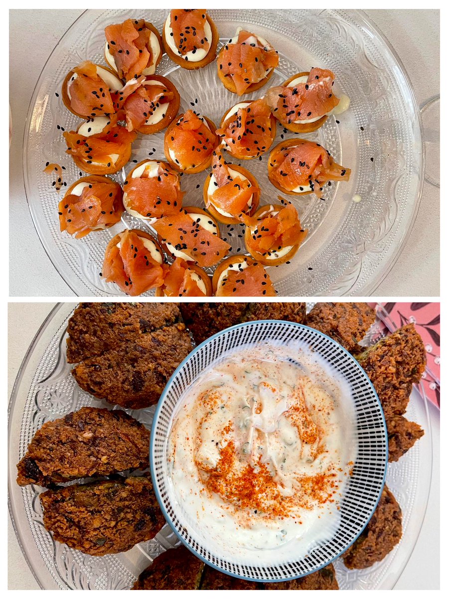 joukesp's tweet image. Sunday was sunny again, 11°C!
Ideal to visit #2Daughter and enjoy her hospitality (Indian fashion). (That girl has so many talents!). Delightful food!
Great family moment, #2Daughter playing piano again (after ca. 25 yrs). A prelude by J.S. Bach to bring tears to our eyes!
Happy!