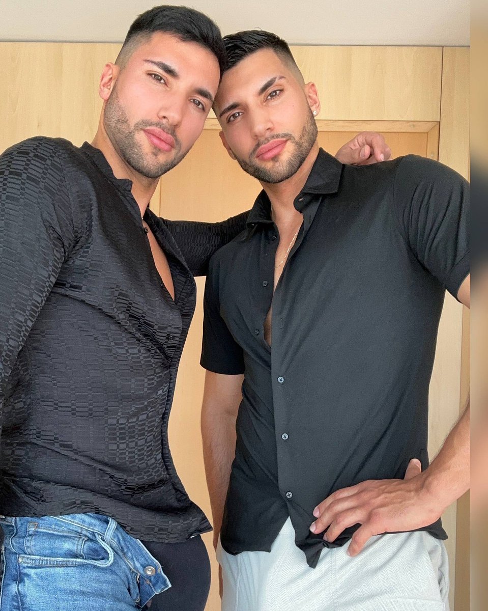 YesWeAreTwins tweet media