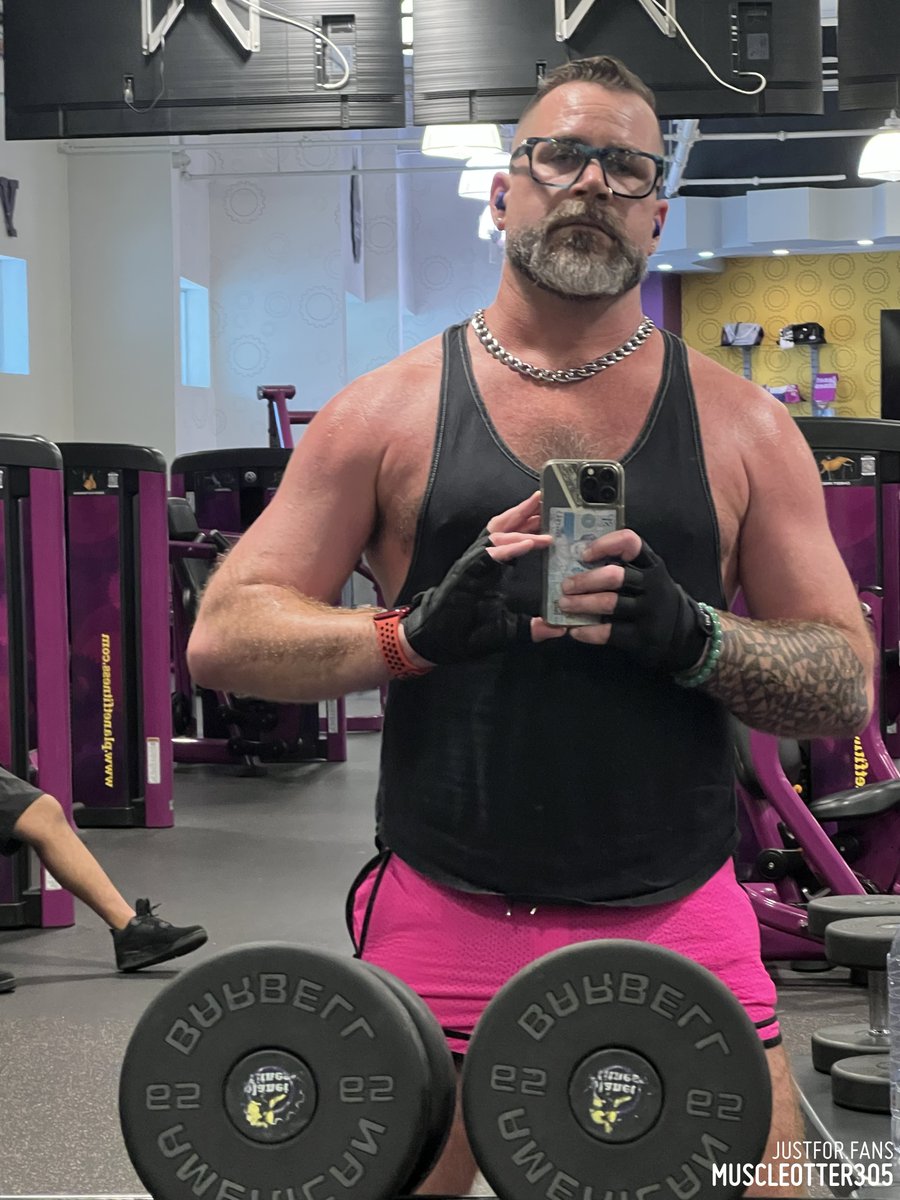 Snuck down to Miami and hit the gym on Calle Ocho 🇨🇺💦🐽🌴💫...

See this and more at:
justfor.fans/muscleotter305…