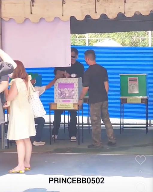 ptrp_eoesus's tweet image. เดี๋ยวจะมีแอนตี้มาดักว่าไม่ช่วยคอลเอ้าท์เรื่องเกณฑ์ทหารอีก อยากจะบอกว่าแบมแบมไม่ได้แค่มาทำหน้าที่เกณฑ์ทหารตามกฎหมายนะ แบมแบมยังมาเลือกตั้งนายกอีกด้วย บินมาจากเกาหลีเพราะมีงานและอยู่ยั้นถึงวันเลือกตั้งเลยแหละ