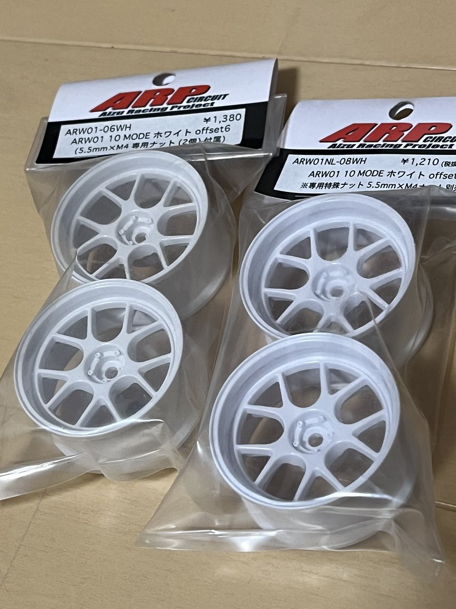 KRPに在庫あったから買ってきたARPホイールの10本の方。
最近は柔らかいホイールが主流になってしまい履いてないけどデザインほんと好き…

ちょい柔らかい素材で再販とかあったらたくさん欲しい😇