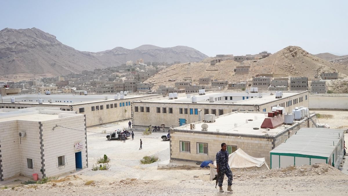 قريبًا ..

الكشف عن الإنتهاكات والسجون السرية التابعة للإمارات.

(محافظ المكلا)

-