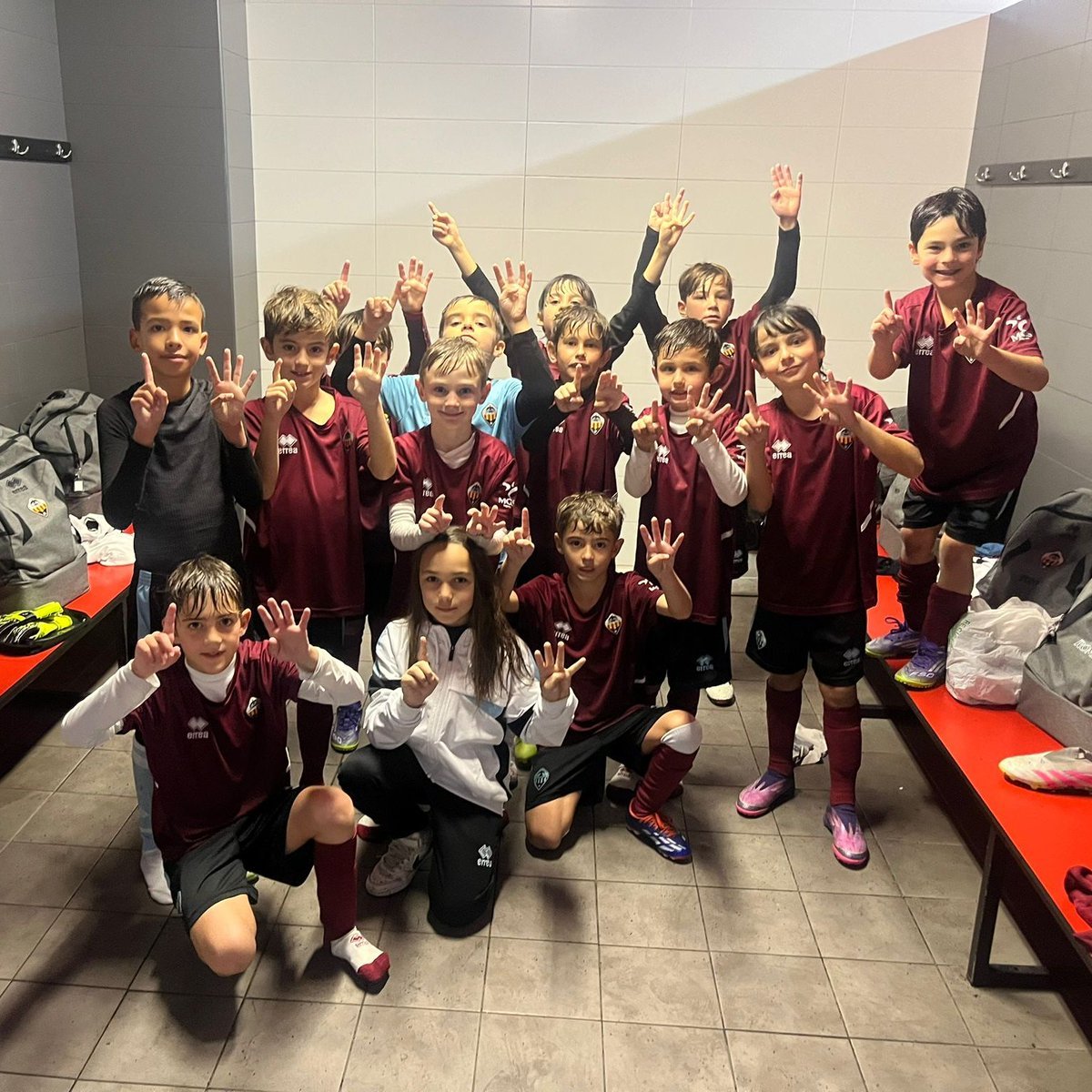 CDCS_Academy's tweet photo. 🫡 Nuestro Benjamín 'B', dedicándole la victoria de este fin de semana a Óscar Gil, quien estaba en el cuerpo técnico

#PPO👂 https://t.co/PZmA7XiJ2e