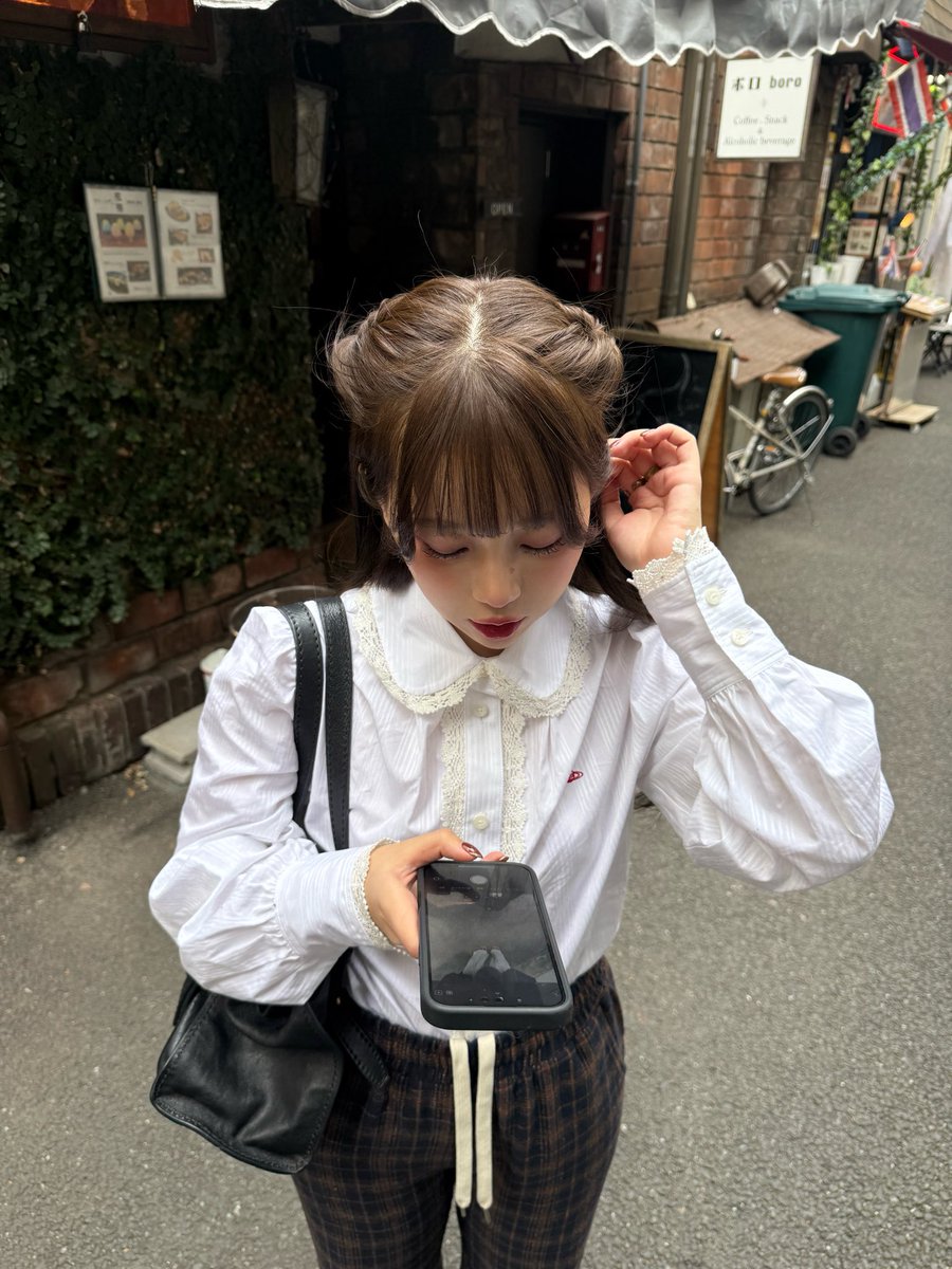 びすこ tweet media