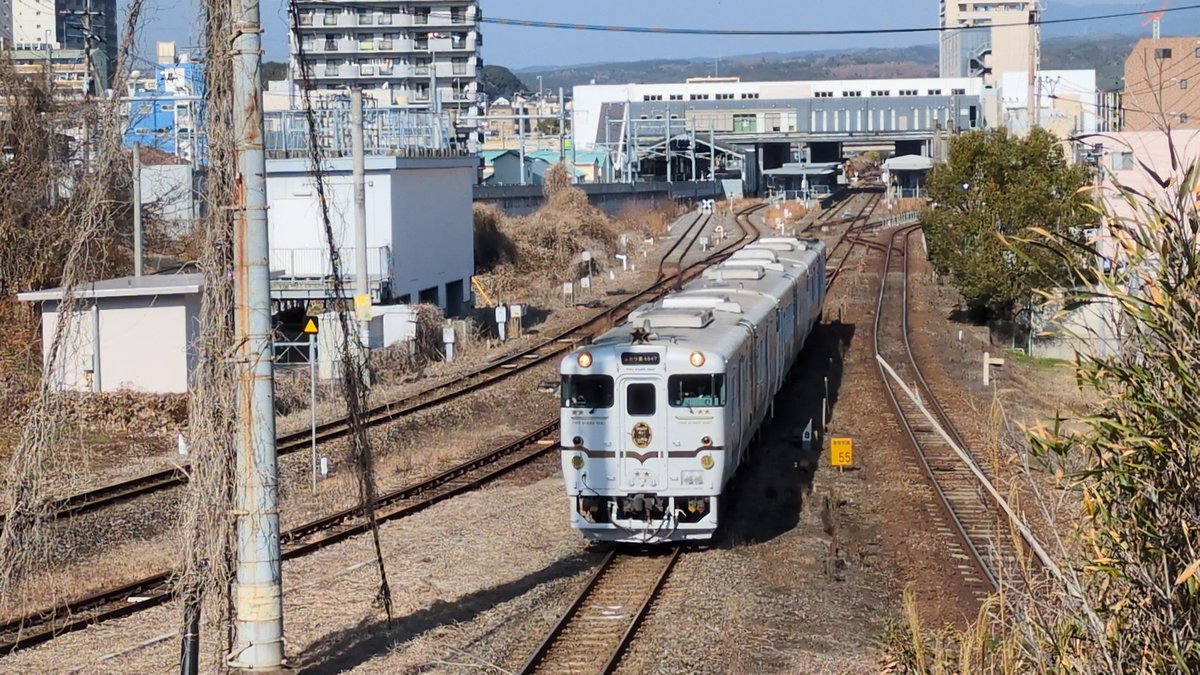 観光特急【ふたつ星4047】 長崎本線 架線撤去をされ、 諫早トンネルを