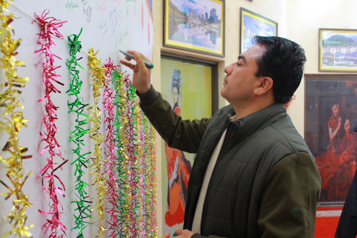 The Vice Chancellor of Pakistan’s prestigious educational institution,the University of Engineering and Technology,Peshawar Prof.Dr. Sadiq Khattak, visited China Window and discussed matters related to Pak–China technological cooperation.<a href="/CathayPak/">Chinese Emb Pakistan</a>
<a href="/CPEC_Official/">CPEC Official</a>
<a href="/TheUETPeshawar/">UET Peshawar Official</a>