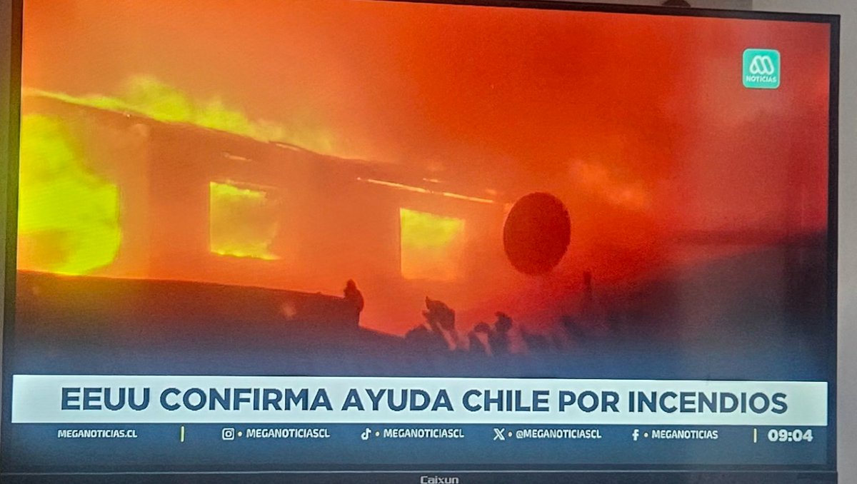 unacatlover's tweet photo. A ver si Boric  vuelve a hecharle la foca a Trump como hace unos dias atrás.  
Lirquen
Penco
Incendios 
Acusación constitucional 
Estado de catastrofe https://t.co/LXqKxuPFAg