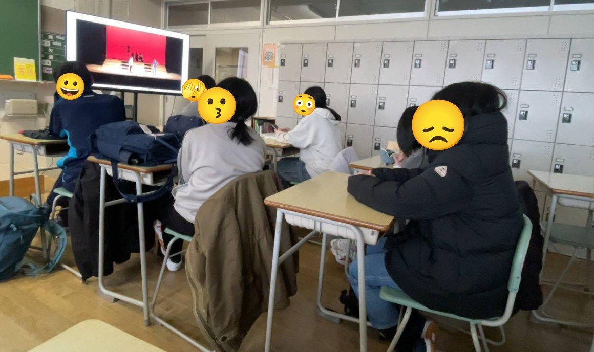 みなさんこんばんは🌛
苫小牧東高校演劇部です！

今日はかでる公演の録画を
みんなで見返しました🔎

役者のフリや音響照明の
タイミングの甘さが
はっきりと押さえることが
出来たため、次回からの
改善が捗りそうです✨

#苫小牧東高校　#苫東演劇部　#高校演劇