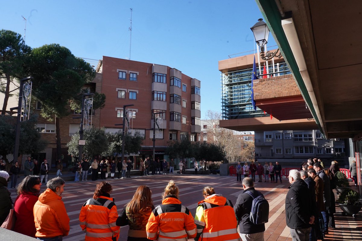 Como muestra de solidaridad por la tragedia de Adamuz y bajo el amparo del Real Decreto del Gobierno de España, declaramos luto oficial desde las 0 horas del día 20 de enero hasta las 24 horas del día 22 de enero. 

Las banderas ondearán a media asta y suspendemos agenda pública.