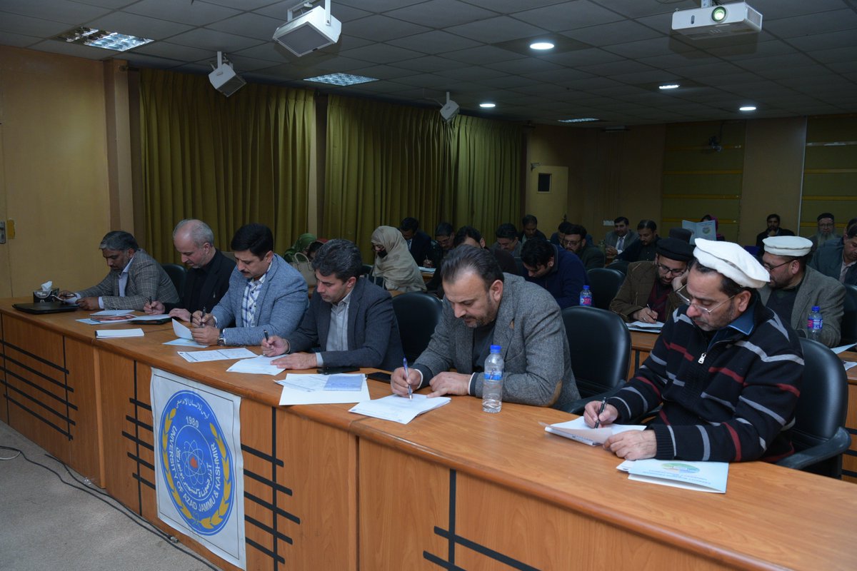 UAJK_Official's tweet photo. @UAJK_Official, in collaboration with @hecpkofficial, conducted a session on Professional Communication & Office Procedures under NOPM, facilitated by Dr. Zonaib Tahir (@QAU_Official), focusing on effective administrative communication.
#UAJK #HEC #NOPM #ProfessionalCommunication https://t.co/bdNcONNX57