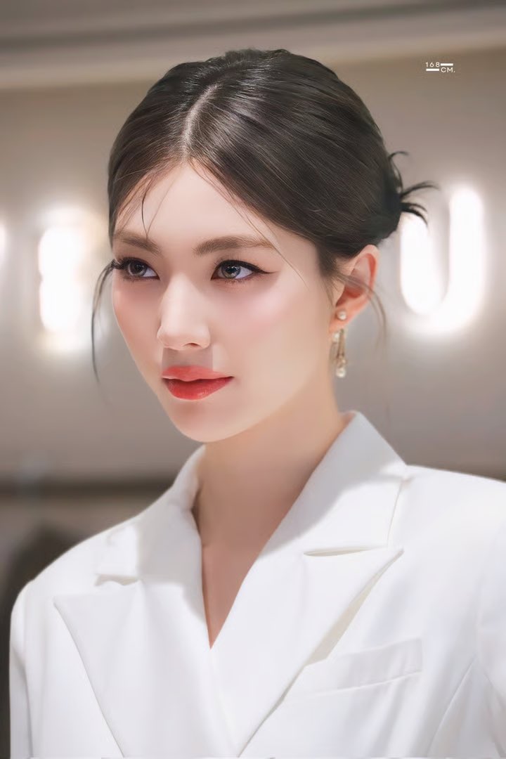 udongkwong's tweet image. 이런 눈빛이면
한 번쯤 업신당해도 괜찮지 않나