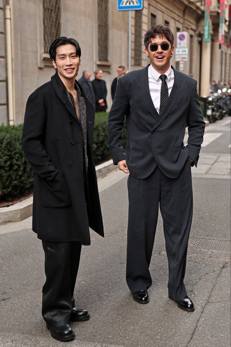 metgalacrave's tweet image. Bible Wichapas Sumettikul and Tom Blyth arrive at the Giorgio Armani fashion show.