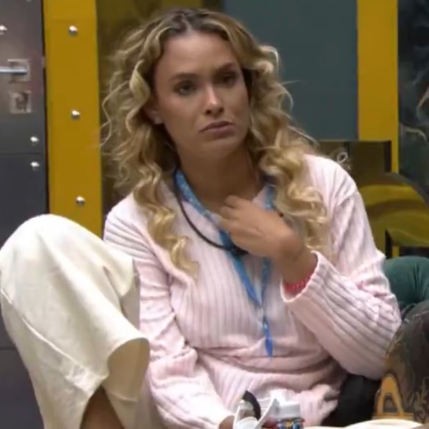 blogcerejanegra's tweet photo. A Sarah não conseguiu fingir por muito tempo né? Ela claramente não gosta da Ana Paula! #BBB26 https://t.co/CFSJa28L5E