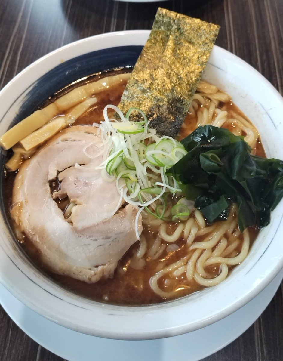 ComJasu's tweet image. 今日は酒田と鶴岡へ
勿論遊びじゃごさいません。
お昼は迷い迷ってかつ、
定休日のお店に嫌われて
辿り着いたのが、大好きな
#麺屋いたがき🙌
 さん！
もちろん #魚豚らぁめん🙌
#大盛10円
職場の後輩も美味しいと
大満足で良かった！
ご馳走様でしたっ！🙌
#ラーメン好きと繫がりたい🙌