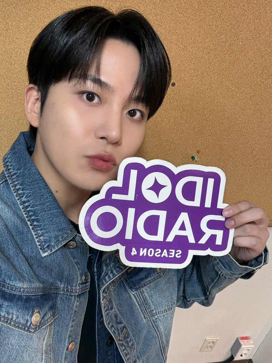 idolradiokorea's tweet image. 아이돌 라디오4 #ep190 윤산하, 최보민, 종호 (DJ 에릭)와 함께하는 스트리밍 방송이 시작됐습니다

📲 MBC RADIO 공식 Youtube 채널에서 라이브 스트리밍
youtube.com/live/IhULnqwVN…

@THEBOYZ_officl
@YOONSANHA_offcl
@official_bomin
@ATEEZofficial

#MBC #IDOLRADIO #아이돌라디오 #더보이즈 #에릭…