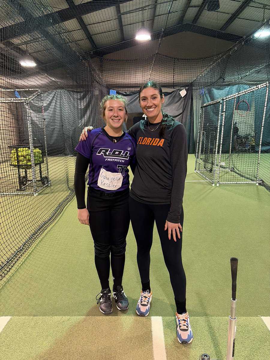 GabriyellaK's tweet image. I had a great time at @gatorssb prospect camp! Thank you @_TimWalton @Coach_AT @svanbrak @FranEnea10 . I enjoyed working with and getting to know the coaches, seeing your facilities and learning about the program. Thank you for the invite and can't wait to be back! Go gators!! 🐊…