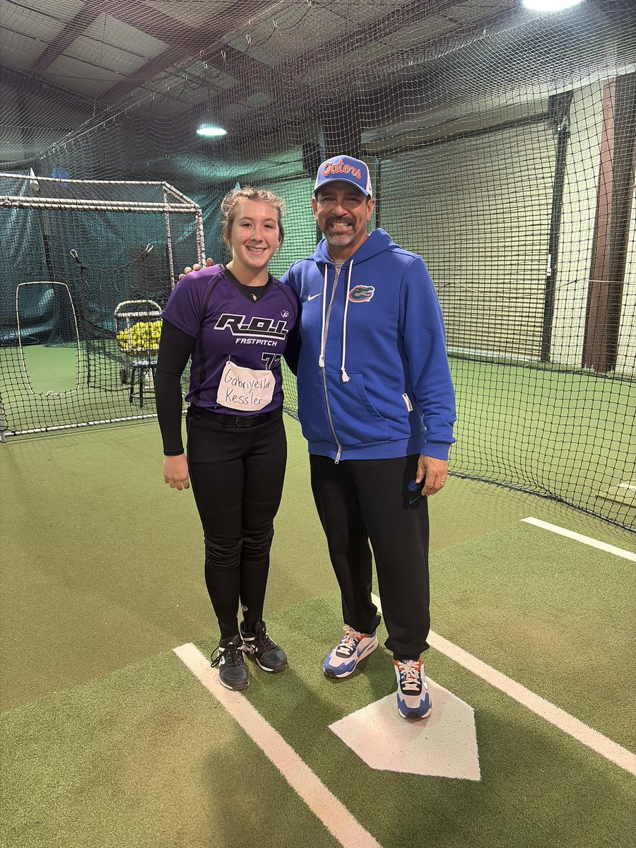 GabriyellaK's tweet image. I had a great time at @gatorssb prospect camp! Thank you @_TimWalton @Coach_AT @svanbrak @FranEnea10 . I enjoyed working with and getting to know the coaches, seeing your facilities and learning about the program. Thank you for the invite and can't wait to be back! Go gators!! 🐊…