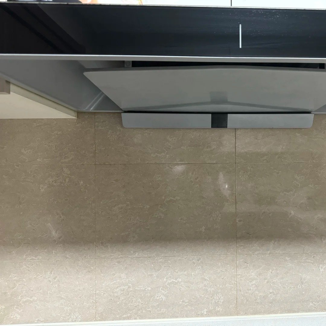 RunSakura7's tweet image. 掃除婦さんはとても責任感があるようで、レンジフードはとてもきれいです