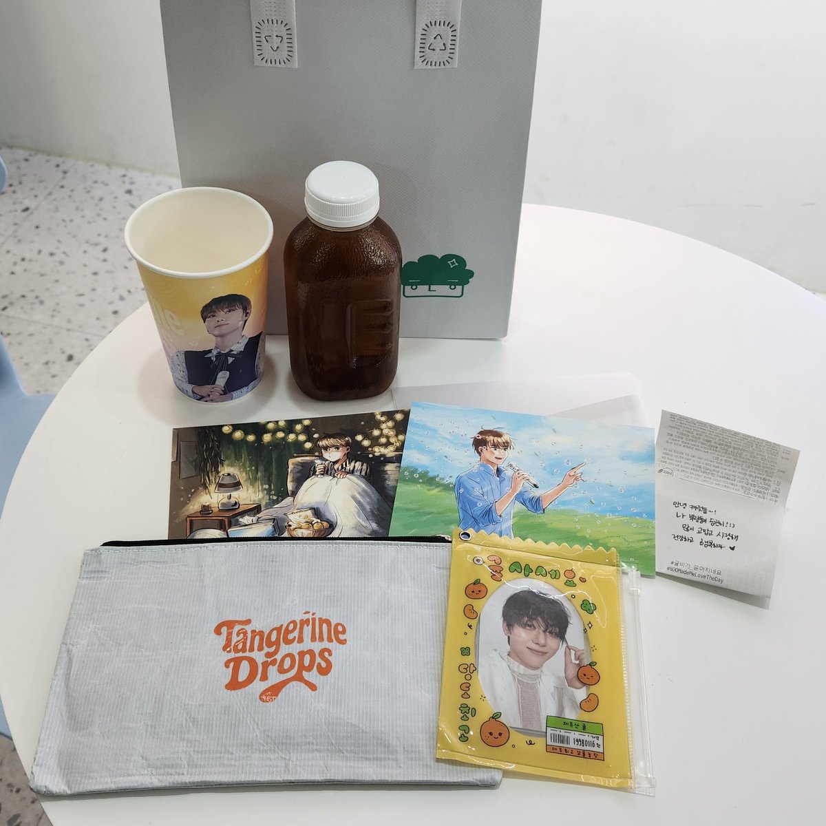 #귤비가_쏟아지네요
#BOOMadeMeLoveTheDay
📍한날한빛
아늑한 공간에서 영상도 볼 수 있었고,
조용하게 카페 곳곳에 놓인 승관이를
한참동안 감상했던 곳 ☁️